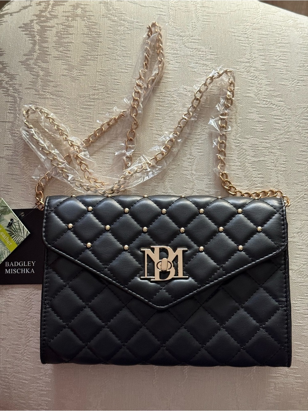 Badgley Mischka NWT Diamond Black Quilted Crossbody with Gold Chain